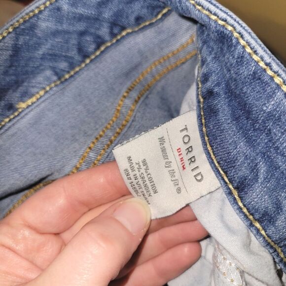 Torrid Girlfriend High Rise Jeans 18 - Picture 10 of 12